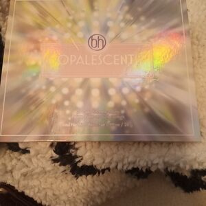 BH Cosmetics Opalescent 24-Color Palette